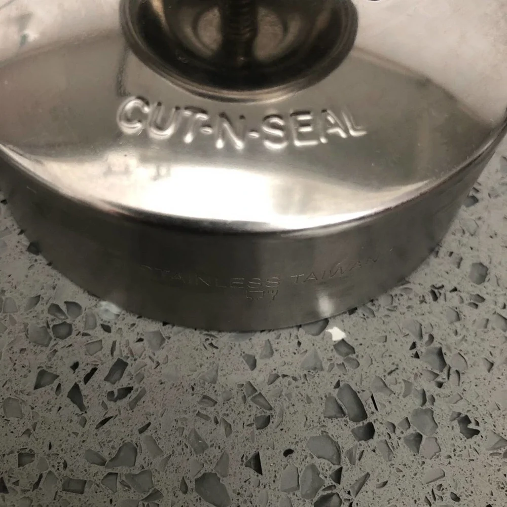 The Pampered Chef Cut-N-Seal Medium 3.5